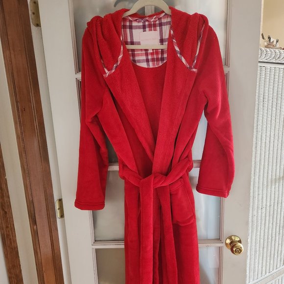 VICTORIA'S SECRET ~ Hooded PLUSH Fluffy Robe ~ Size M ~ HOLIDAY Red ~ COZY - Picture 1 of 5